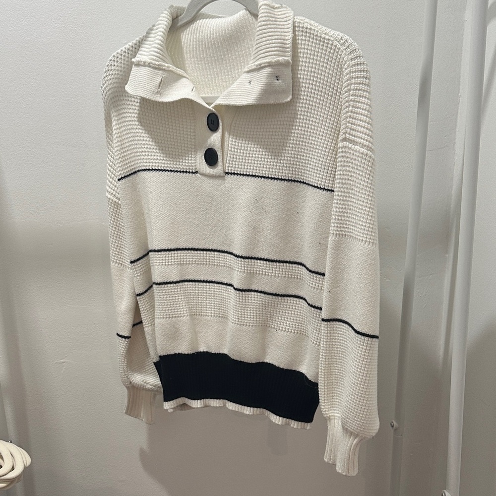 Women's White and Black Striped Sweater